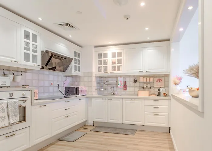 Elegant 2 Bedroom Apartment In Dubai Marina- Just 1 Min Walk From Jbr Beach